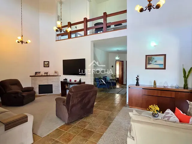 Casa com 1500m² 5 quartos e 6 banheiros, à venda, no bairro Algarve em Cotia
