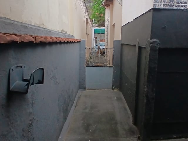 Foto do Casa - VILA KOSMOS  - ÓTIMA CASA DE FUNDOS COM 62 m2 , COMPOSTA DE 2 QUARTOS, SALA, COZINHA, BANHEIRO E ÁREA DE SERVIÇO, JUNTO AO COMÉRCIO. | Hilmar