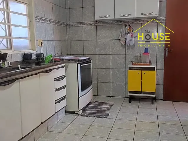 Casa com 180m², à venda, no bairro Pozzobon em Votuporanga