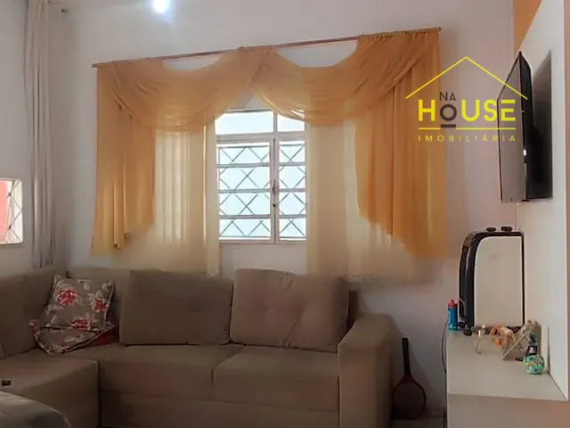 Casa com 180m², à venda, no bairro Pozzobon em Votuporanga