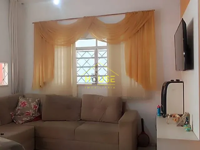 Casa com 180m², à venda, no bairro Pozzobon em Votuporanga