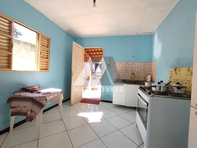 Casa com 210m² 5 quartos e 2 banheiros, à venda, no bairro Alto Mercado em Araçuaí