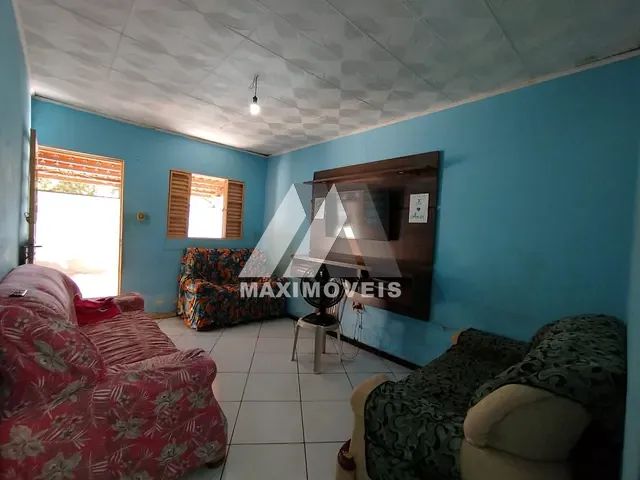 Casa com 210m² 5 quartos e 2 banheiros, à venda, no bairro Alto Mercado em Araçuaí