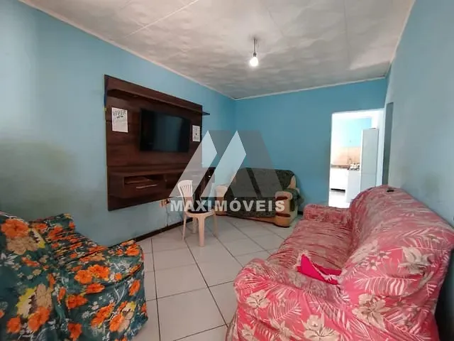 Casa com 210m² 5 quartos e 2 banheiros, à venda, no bairro Alto Mercado em Araçuaí