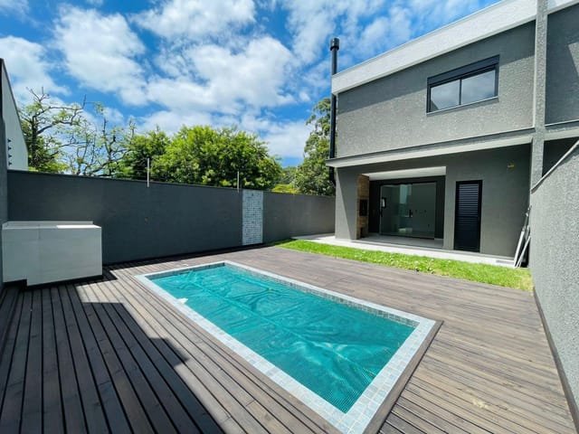 Casa 3 quartos e 3 banheiros, à venda, no bairro Ingleses do Rio Vermelho em Florianópolis