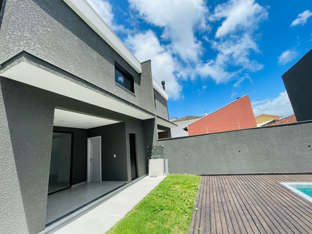 Casa 3 quartos e 3 banheiros, à venda, no bairro Ingleses do Rio Vermelho em Florianópolis