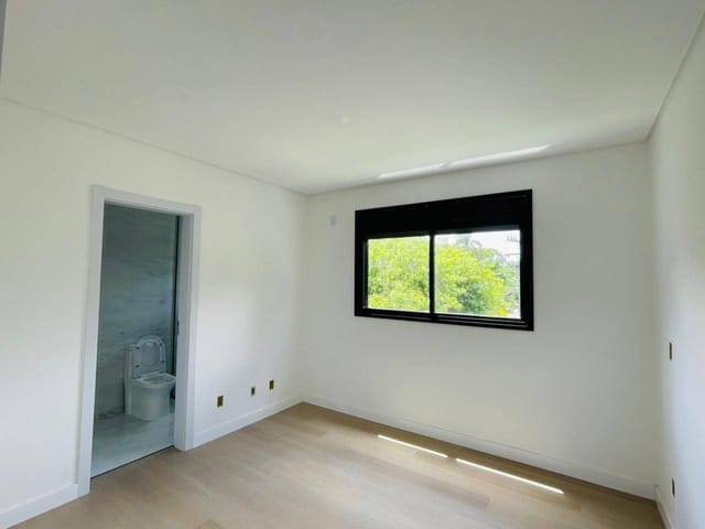 Casa 3 quartos e 3 banheiros, à venda, no bairro Ingleses do Rio Vermelho em Florianópolis