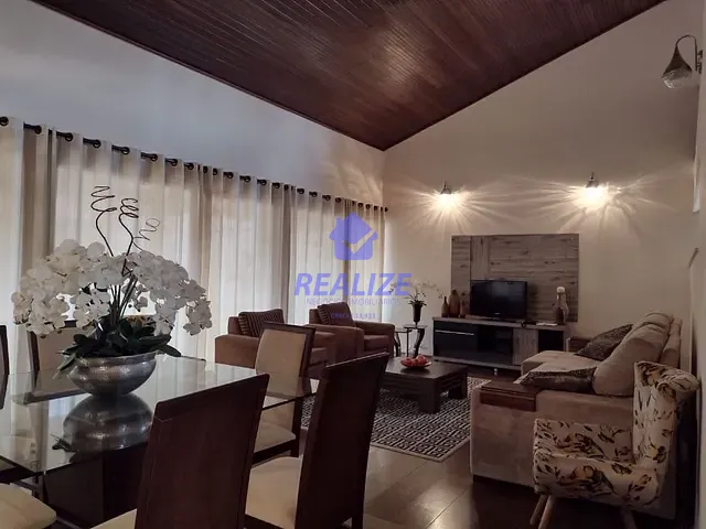 Casa com 365m² 3 quartos e 5 banheiros, à venda, no bairro Vila Padovan em Botucatu