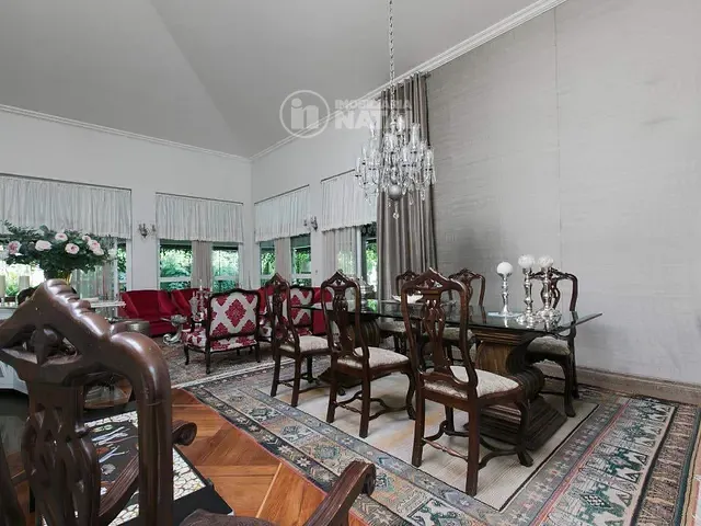 Casa com 1200m² 4 quartos e 7 banheiros, à venda, no bairro Jardim São Jorge em Londrina