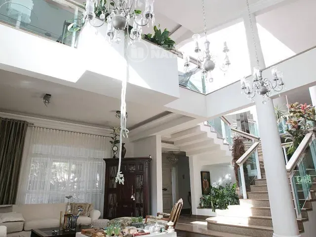 Casa com 1200m² 4 quartos e 7 banheiros, à venda, no bairro Jardim São Jorge em Londrina