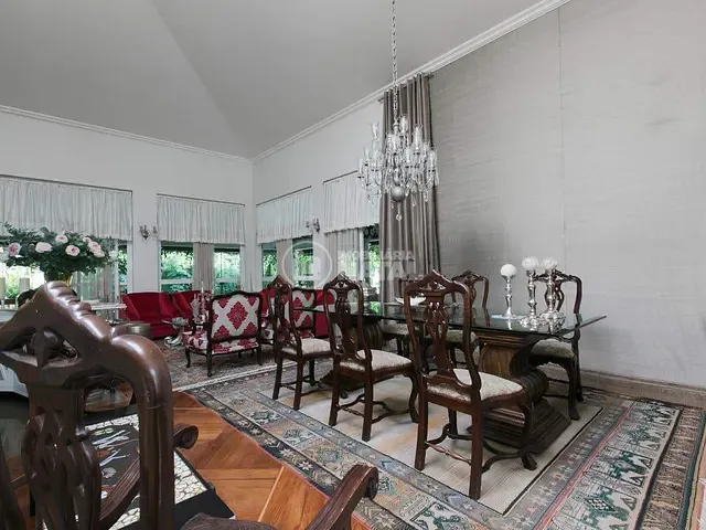 Casa com 1200m² 4 quartos e 7 banheiros, à venda, no bairro Jardim São Jorge em Londrina