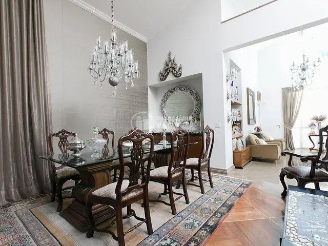 Casa com 1200m² 4 quartos e 7 banheiros, à venda, no bairro Jardim São Jorge em Londrina