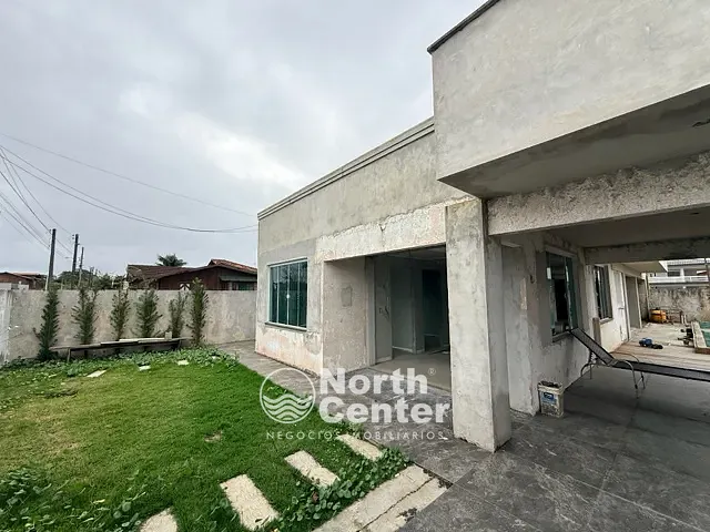 Casa com 405m² 3 quartos e 2 banheiros, à venda, no bairro Costeira em Balneário Barra do Sul