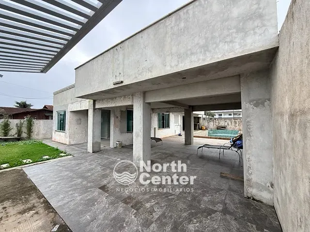 Casa com 405m² 3 quartos e 2 banheiros, à venda, no bairro Costeira em Balneário Barra do Sul