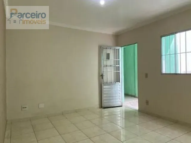 Casa com 300m² 2 quartos e 1 banheiro, para alugar, no bairro Vila Carrão em São Paulo