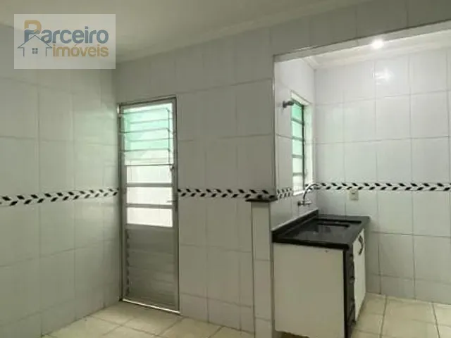 Casa com 300m² 2 quartos e 1 banheiro, para alugar, no bairro Vila Carrão em São Paulo