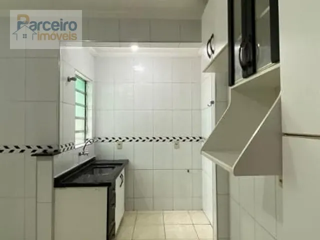 Casa com 300m² 2 quartos e 1 banheiro, para alugar, no bairro Vila Carrão em São Paulo