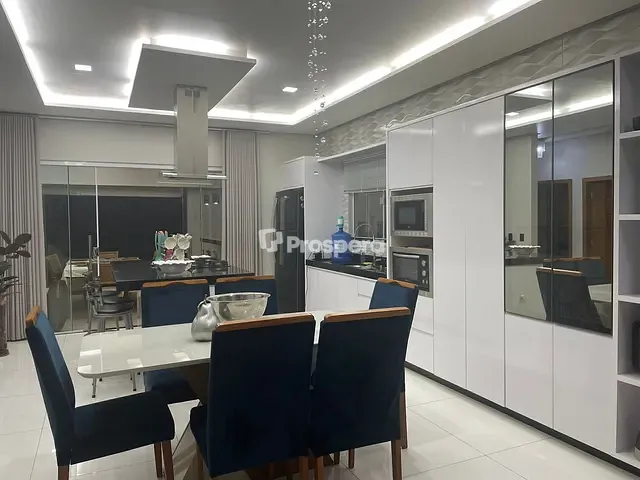 Casa com 300m² 3 quartos e 2 banheiros, à venda, no bairro Residencial Flor do Cerrado em Anápolis