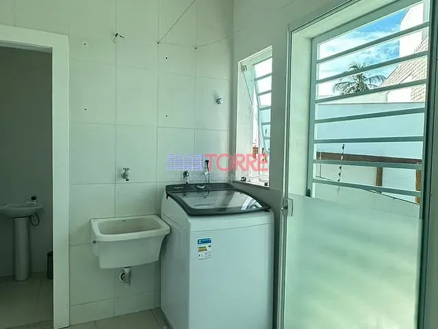 Casa 3 quartos e 4 banheiros, à venda, no bairro Nossa Senhora da Vitória em Ilhéus