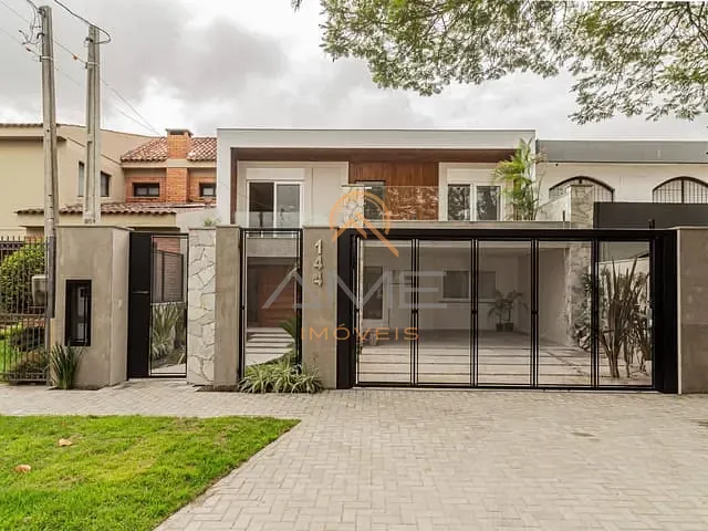Casa 3 quartos e 4 banheiros, à venda, no bairro Três Vendas em Pelotas