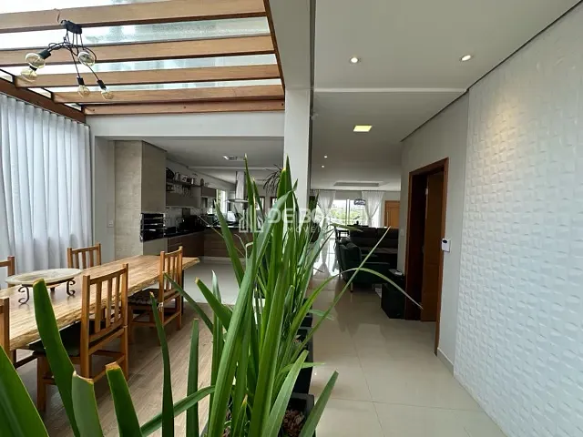 Casa 5 quartos e 6 banheiros, à venda, no bairro Jardim Europa em Poços de Caldas