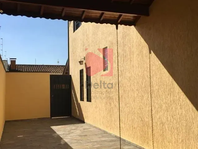 Casa 4 quartos e 3 banheiros, à venda, no bairro Jardim Itália em Pirassununga