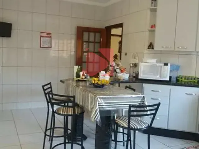 Casa 4 quartos e 3 banheiros, à venda, no bairro Jardim Itália em Pirassununga