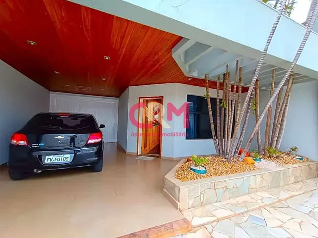 Casa com 389m² 4 quartos e 4 banheiros, à venda, no bairro Centro em Taquaritinga