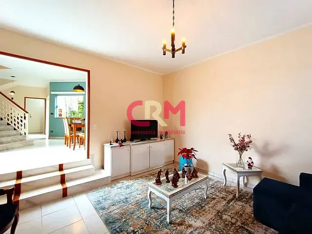 Casa com 389m² 4 quartos e 4 banheiros, à venda, no bairro Centro em Taquaritinga