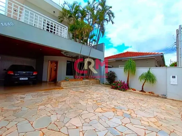 Casa com 389m² 4 quartos e 4 banheiros, à venda, no bairro Centro em Taquaritinga