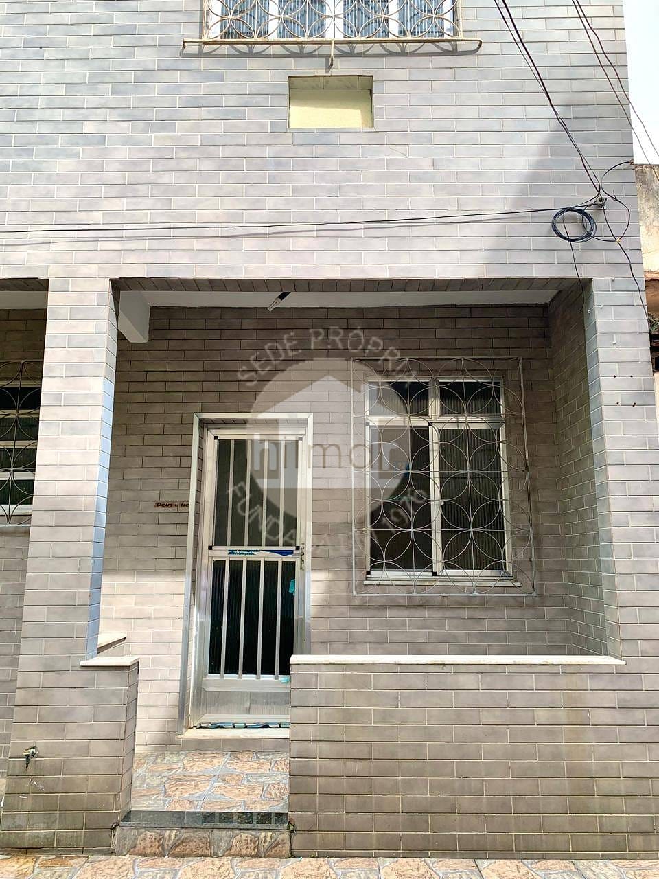 Casa à venda com 2 quartos, 43m² - Foto 1