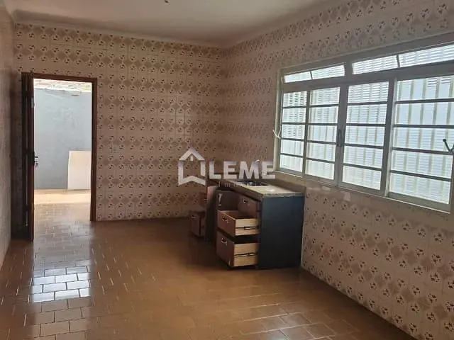 Casa com 300m² 4 quartos e 2 banheiros, à venda, no bairro Jardim Santa Cecília em Mococa
