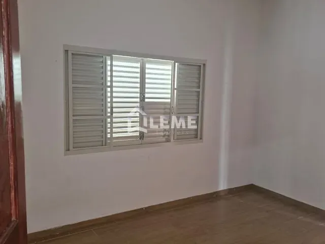 Casa com 300m² 4 quartos e 2 banheiros, à venda, no bairro Jardim Santa Cecília em Mococa