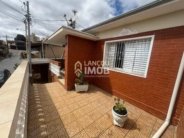 Casa com 300m² 2 quartos e 2 banheiros, à venda, no bairro Jardim Pacaembu em Jundiaí