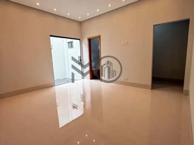 Casa com 180m² 3 quartos e 2 banheiros, à venda, no bairro Jardim Universitário em Cuiabá