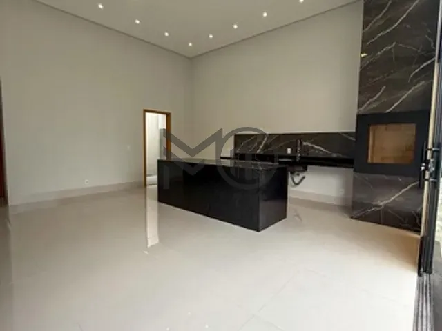 Casa com 180m² 3 quartos e 2 banheiros, à venda, no bairro Jardim Universitário em Cuiabá