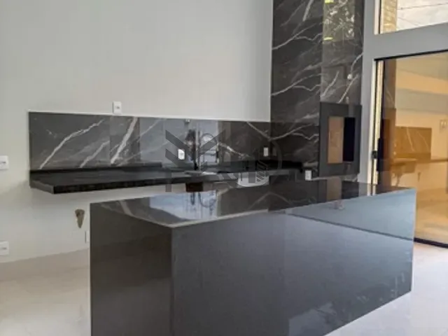 Casa com 180m² 3 quartos e 2 banheiros, à venda, no bairro Jardim Universitário em Cuiabá