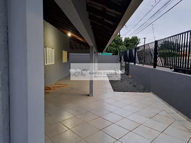 Casa 3 quartos e 2 banheiros, à venda, no bairro Conjunto Habitacional Alexandre Urbanas em Londrina