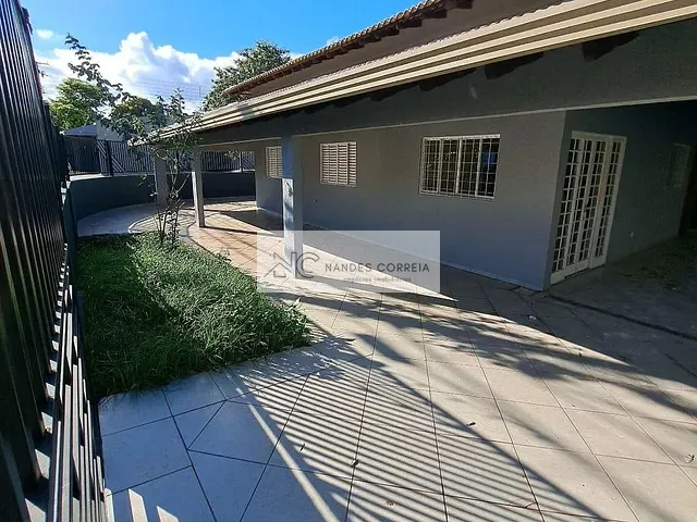 Casa 3 quartos e 2 banheiros, à venda, no bairro Conjunto Habitacional Alexandre Urbanas em Londrina