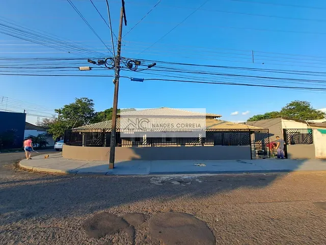 Casa 3 quartos e 2 banheiros, à venda, no bairro Conjunto Habitacional Alexandre Urbanas em Londrina