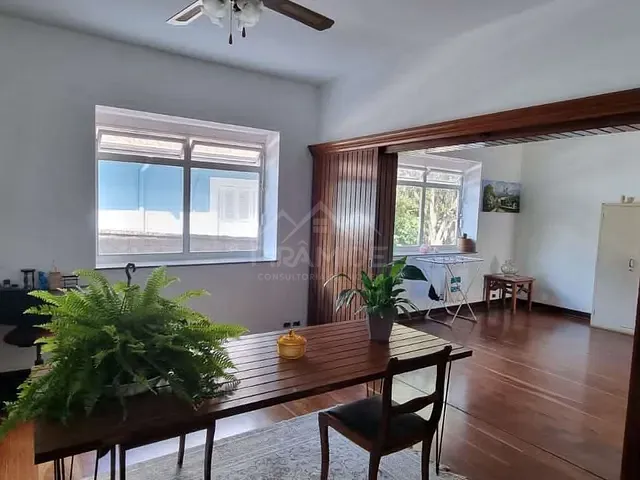 Casa à venda, no bairro Centro em Poços de Caldas