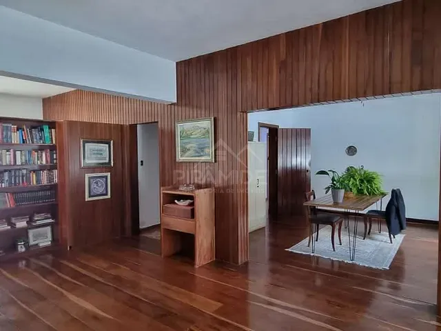Casa à venda, no bairro Centro em Poços de Caldas