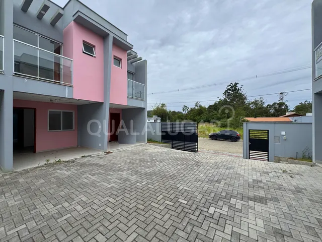Casa 2 quartos e 3 banheiros, para alugar, no bairro Taquaraçu em Pescaria Brava