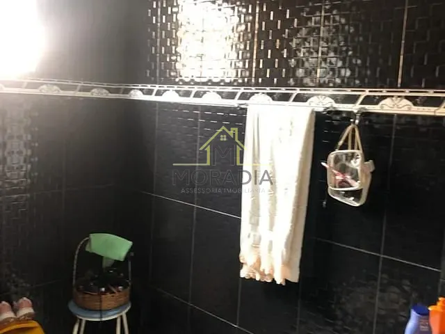Casa com 250m² 2 quartos e 1 banheiro, à venda, no bairro Centro em Guaxupé
