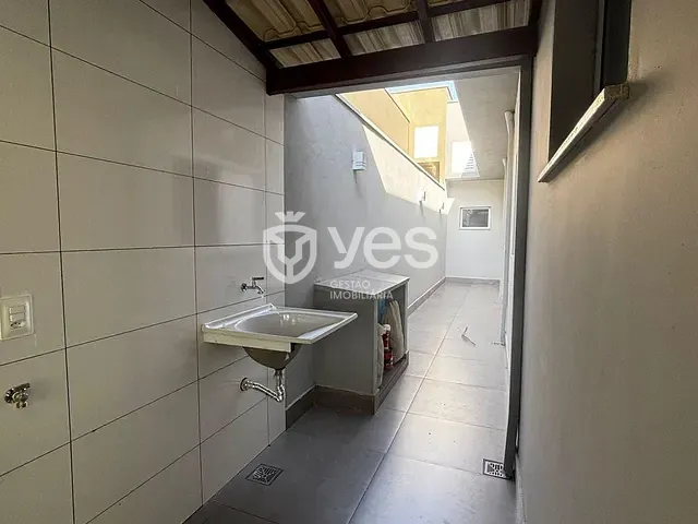 Casa com 180m² 3 quartos e 1 banheiro, à venda, no bairro Fenícia em Araxá