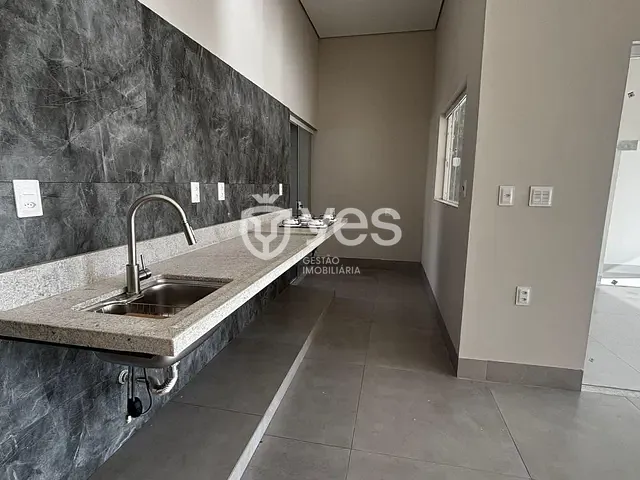Casa com 180m² 3 quartos e 1 banheiro, à venda, no bairro Fenícia em Araxá