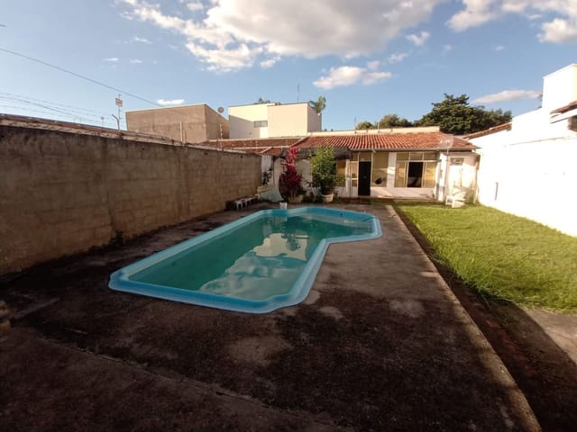 Casa com 250m² 1 quarto e 2 banheiros, à venda, no bairro Jardim Santa Helena em São João da Boa Vista