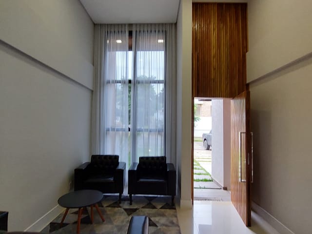 Casa com 370m² 3 quartos e 5 banheiros, à venda, no bairro Colônia Dona Luíza em Ponta Grossa