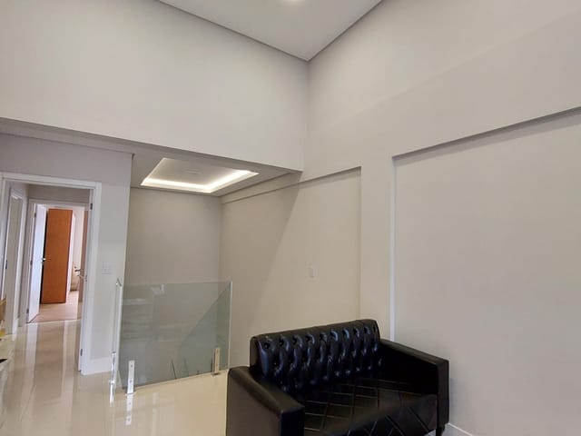 Casa com 370m² 3 quartos e 5 banheiros, à venda, no bairro Colônia Dona Luíza em Ponta Grossa