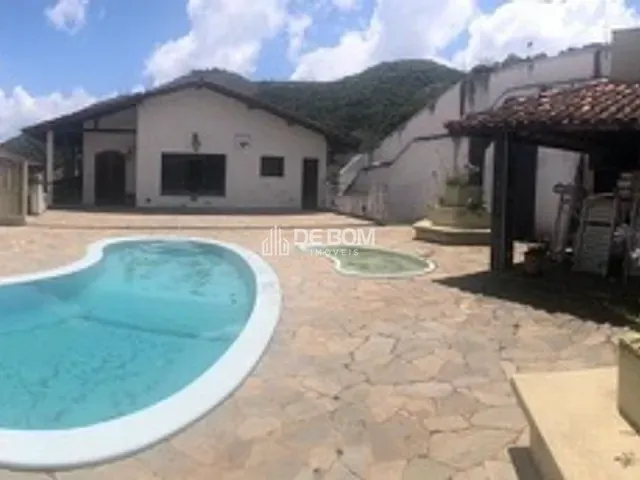 Casa com 674m² 4 quartos e 3 banheiros, à venda, no bairro Jardim dos Estados em Poços de Caldas